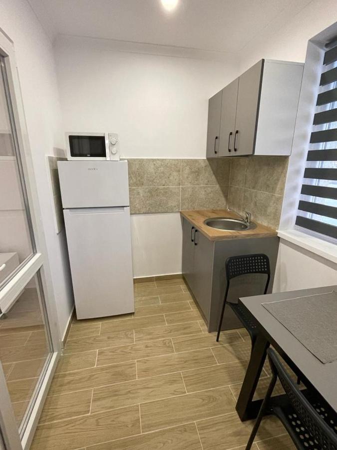 Militari Comfort Apartment Roşu エクステリア 写真